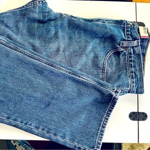 Levi's 505 Men's Medium wash straight leg 40x34 jeans.